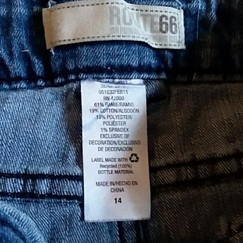 Shorts - Picture 3 of 3